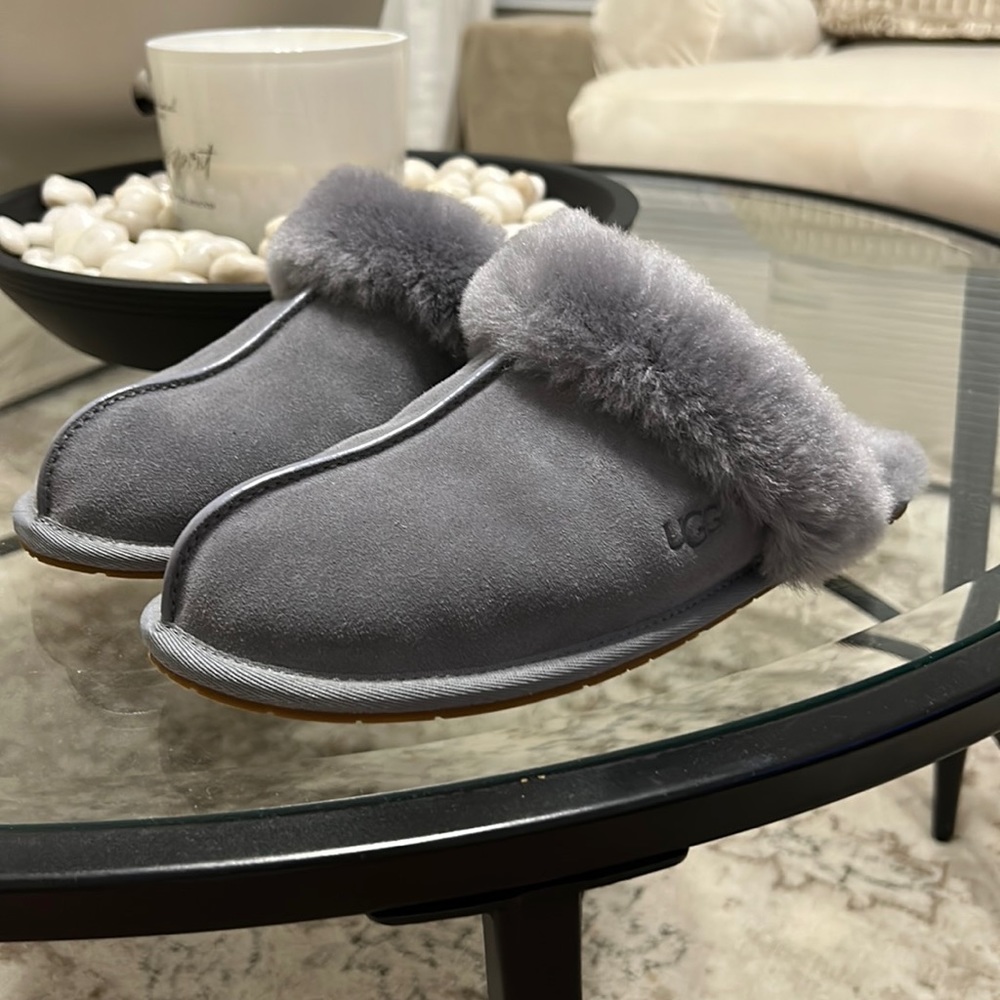UGG Womens Grey Scuffette II Slippers